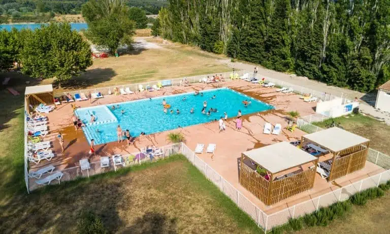 Camping Les Rives du Luberon zwembad overzicht 768x461