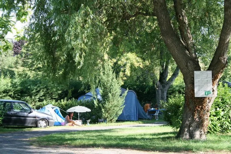 Camping de la Gères staanplaats 768x512