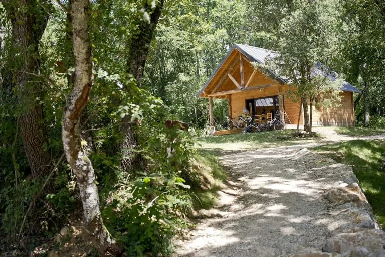 Camping Village Huttopia Sud Ardèche chalet huren Ardeche 768x512