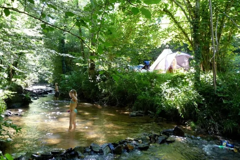Camping Moulin De Liort Aveyron aan rivier 768x512