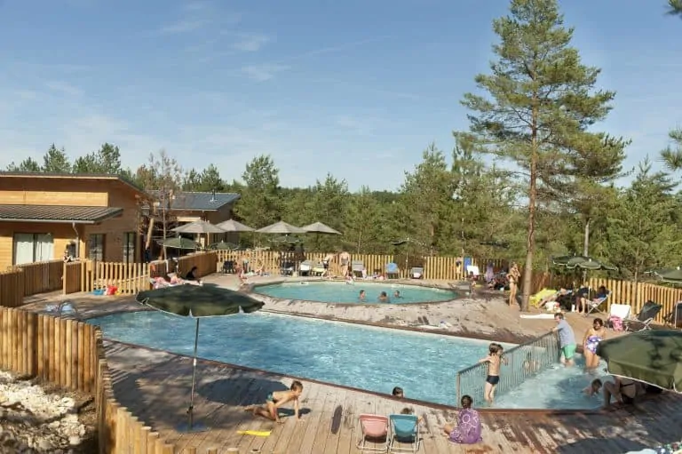 Camping Huttopia Lanmary zwembad 768x511